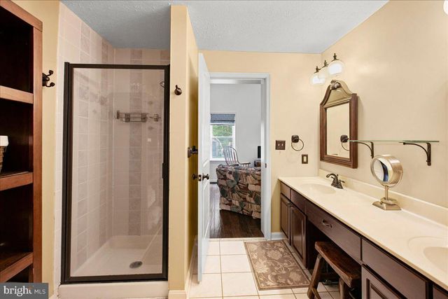 19266 MOCKINGBIRD HEIGHTS RD, Triangle, VA 22172
