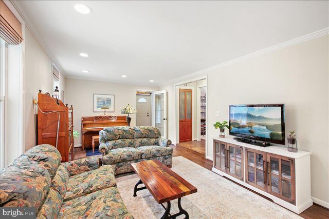 19266 MOCKINGBIRD HEIGHTS RD, Triangle, VA 22172