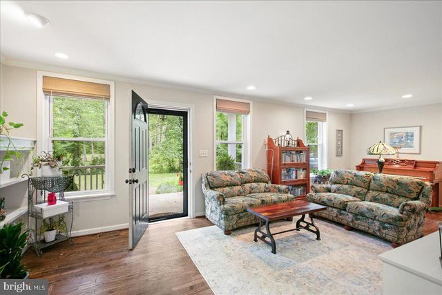 19266 MOCKINGBIRD HEIGHTS RD, Triangle, VA 22172