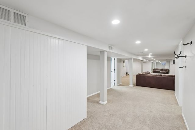 6803 N KEELER Avenue, Lincolnwood, IL 60712