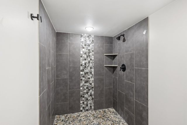 6803 N KEELER Avenue, Lincolnwood, IL 60712