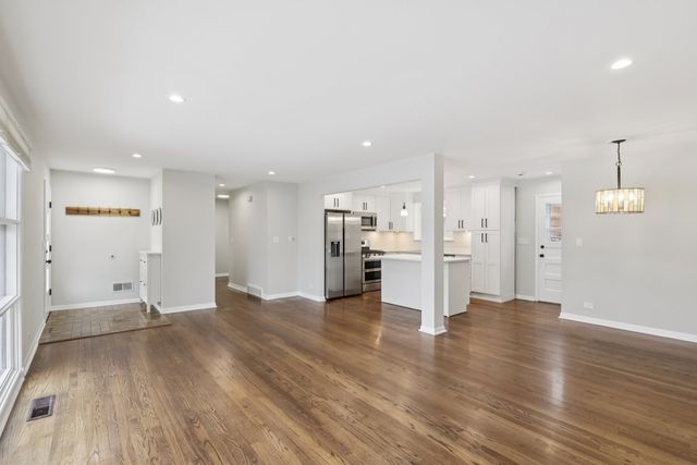 6803 N KEELER Avenue, Lincolnwood, IL 60712