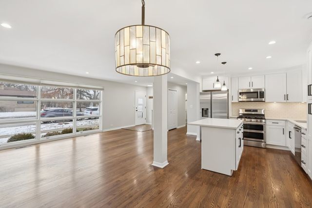 6803 N KEELER Avenue, Lincolnwood, IL 60712