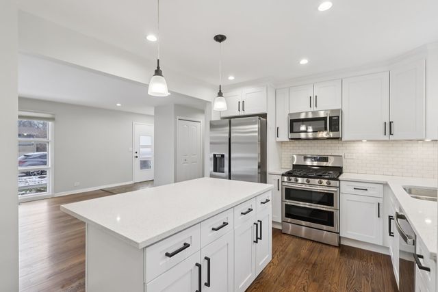 6803 N KEELER Avenue, Lincolnwood, IL 60712