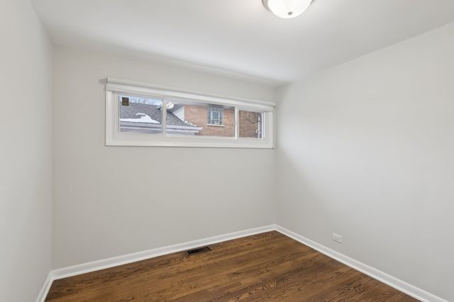 6803 N KEELER Avenue, Lincolnwood, IL 60712