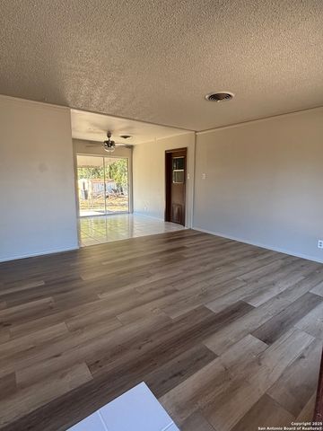 4215 Renault, San Antonio, TX 78218