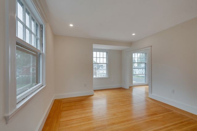 217 Lawrence St, Haverhill, MA 01830