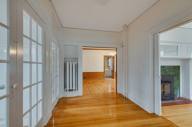 217 Lawrence St, Haverhill, MA 01830