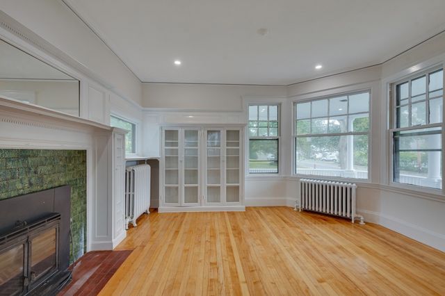 217 Lawrence St, Haverhill, MA 01830