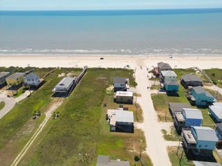 000 Yucca Avenue, Surfside Beach, TX 77541