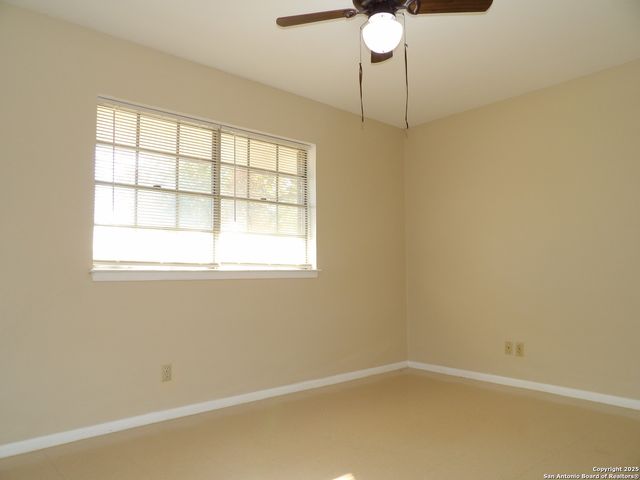 5637 Walzem, Windcrest, TX 78218