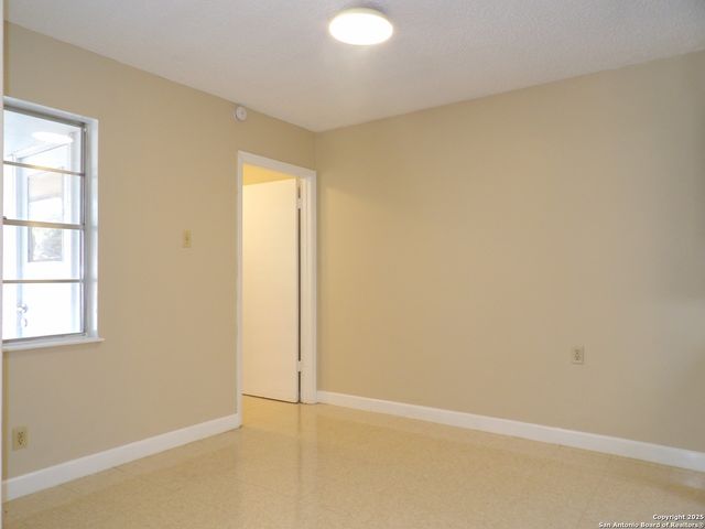 5637 Walzem, Windcrest, TX 78218