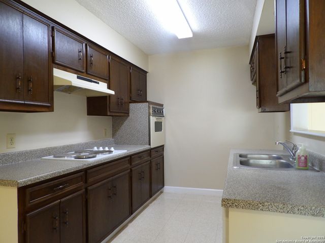 5637 Walzem, Windcrest, TX 78218