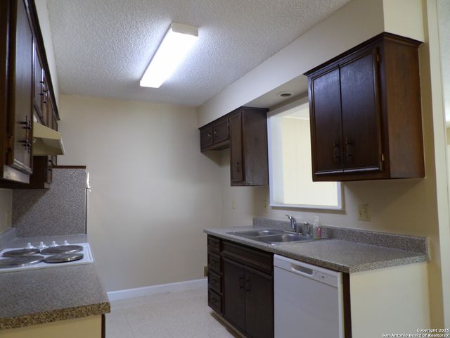 5637 Walzem, Windcrest, TX 78218