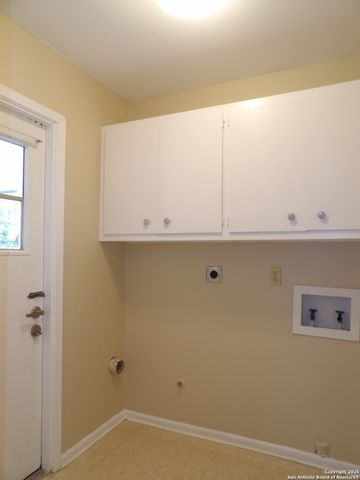 5637 Walzem, Windcrest, TX 78218