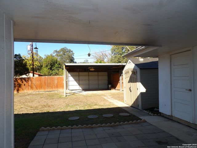 5637 Walzem, Windcrest, TX 78218