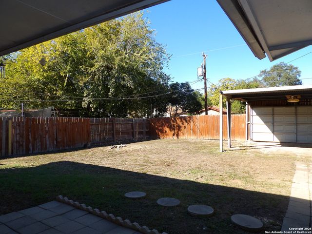 5637 Walzem, Windcrest, TX 78218