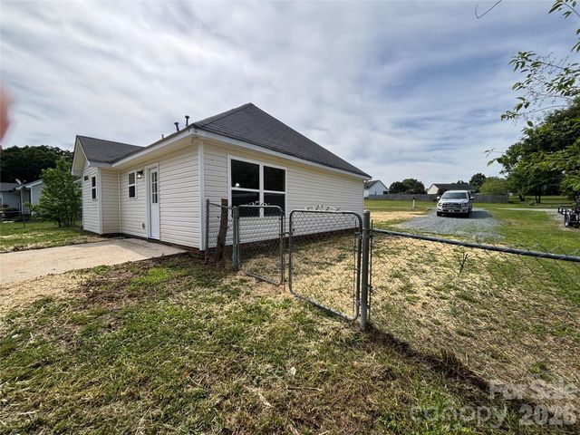 1002 Crescent Way, Wingate, NC 28174