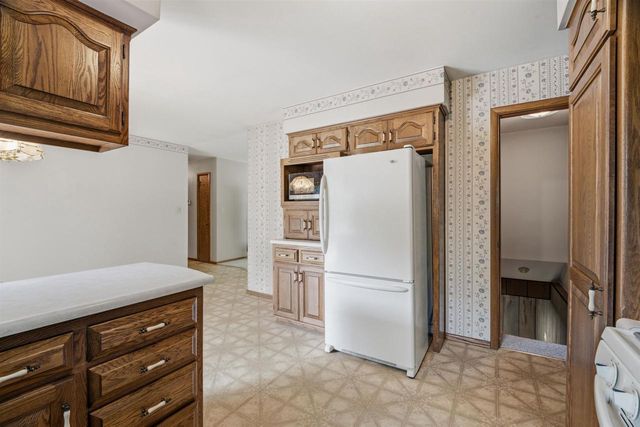 1102 S RIDGE LANE, Appleton, WI 54914