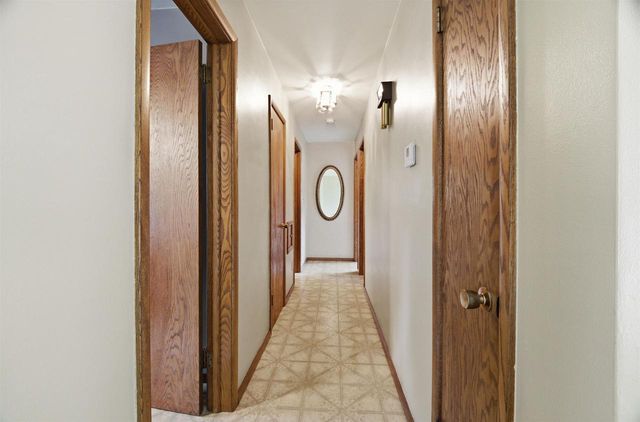 1102 S RIDGE LANE, Appleton, WI 54914