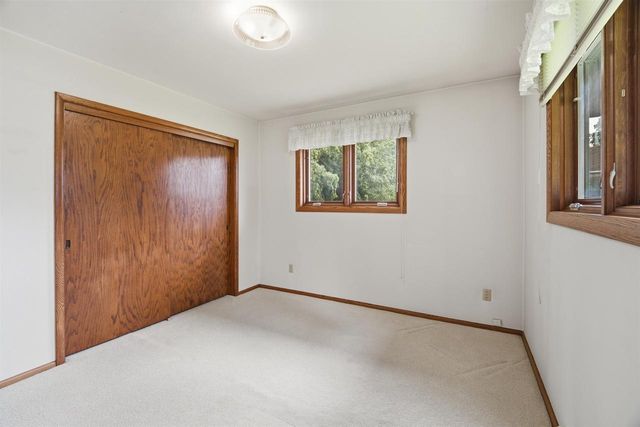 1102 S RIDGE LANE, Appleton, WI 54914