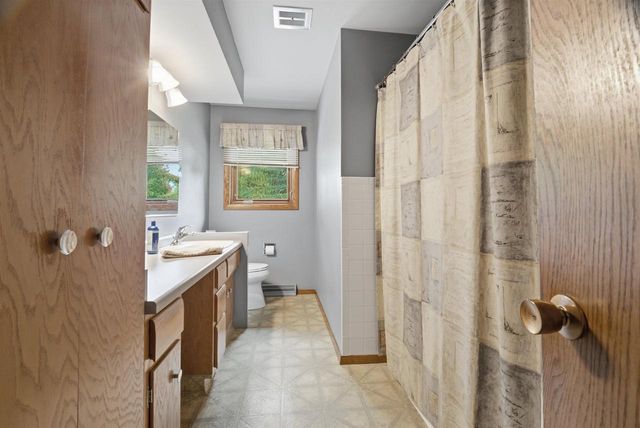 1102 S RIDGE LANE, Appleton, WI 54914
