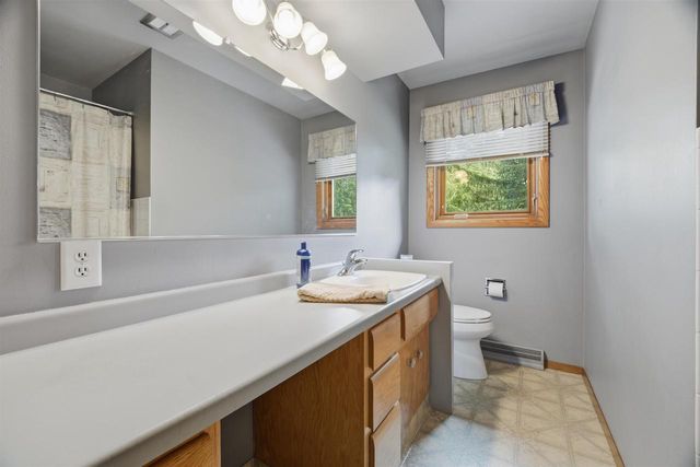 1102 S RIDGE LANE, Appleton, WI 54914