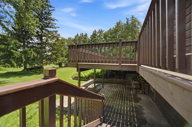 1102 S RIDGE LANE, Appleton, WI 54914