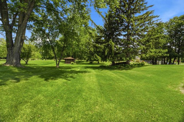 1102 S RIDGE LANE, Appleton, WI 54914