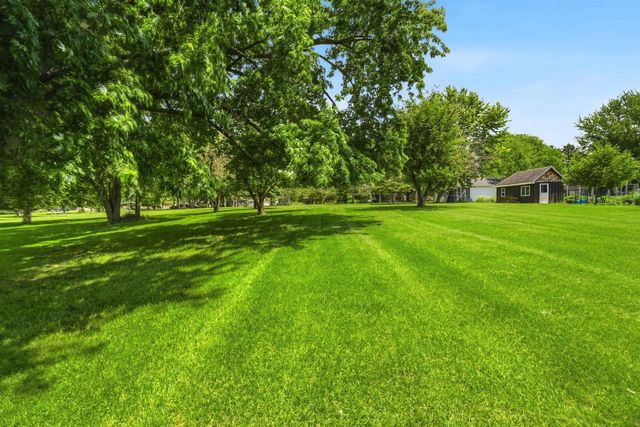 1102 S RIDGE LANE, Appleton, WI 54914