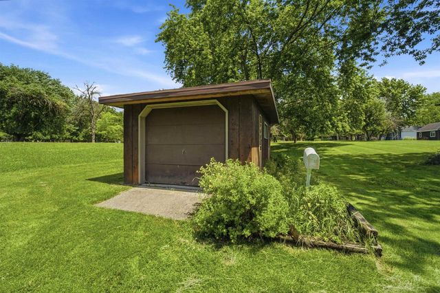 1102 S RIDGE LANE, Appleton, WI 54914