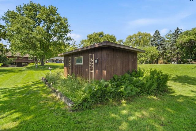 1102 S RIDGE LANE, Appleton, WI 54914