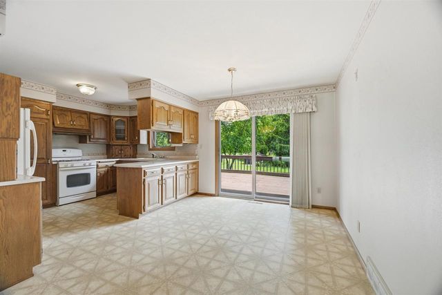1102 S RIDGE LANE, Appleton, WI 54914