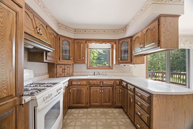 1102 S RIDGE LANE, Appleton, WI 54914