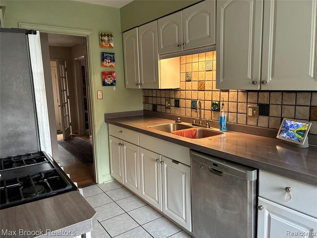 17427 Quincy Street, Detroit, MI 48221