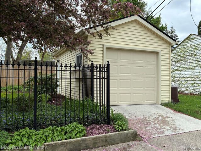 17427 Quincy Street, Detroit, MI 48221