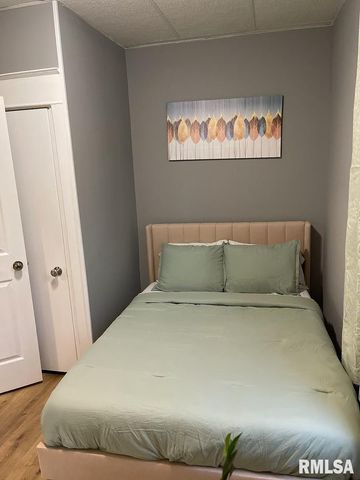 615 S English Avenue, Springfield, IL 62704