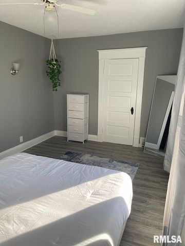 615 S English Avenue, Springfield, IL 62704