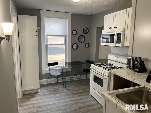 615 S English Avenue, Springfield, IL 62704