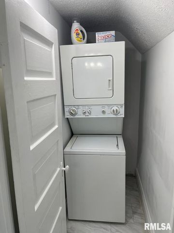 615 S English Avenue, Springfield, IL 62704