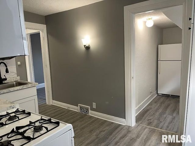 615 S English Avenue, Springfield, IL 62704