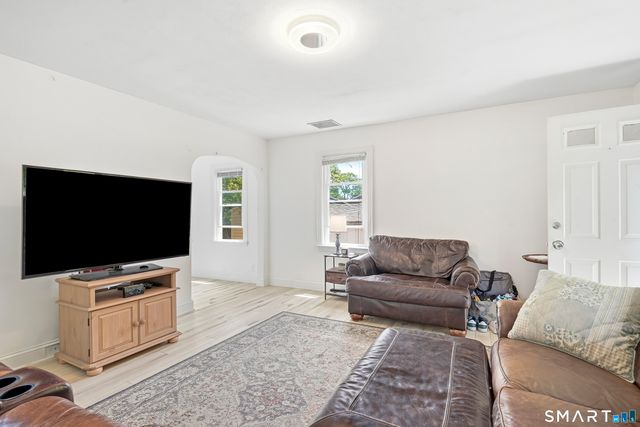 6 Beech Street, Ansonia, CT 06401