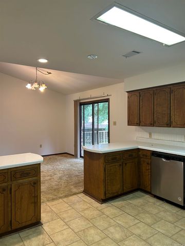 11 Kensington Drive, Conway, AR 72034