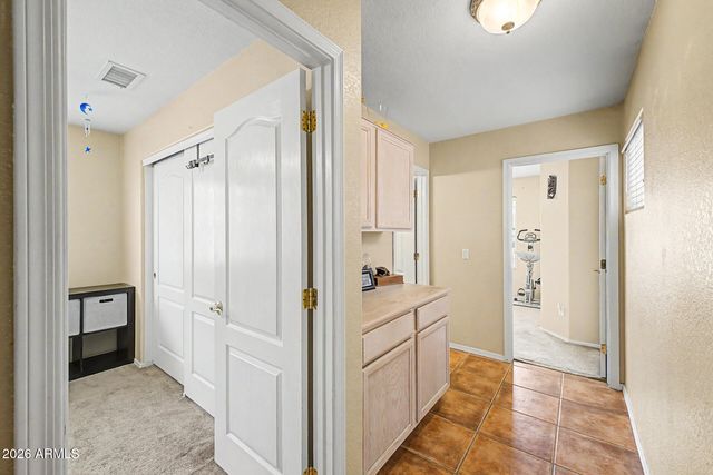 8401 W LAUREL Lane, Peoria, AZ 85345