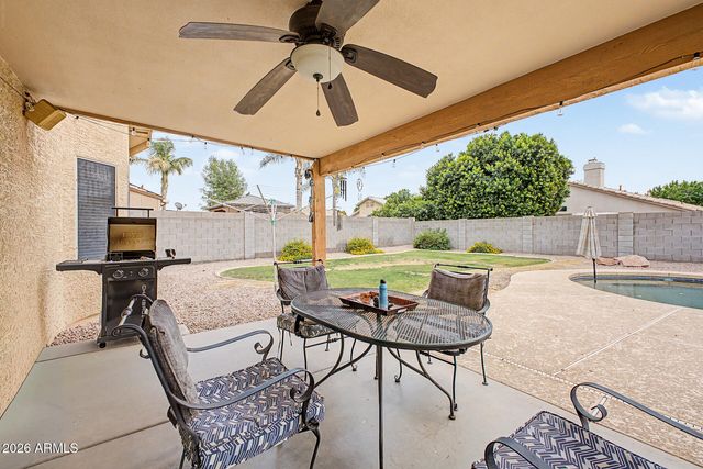 8401 W LAUREL Lane, Peoria, AZ 85345