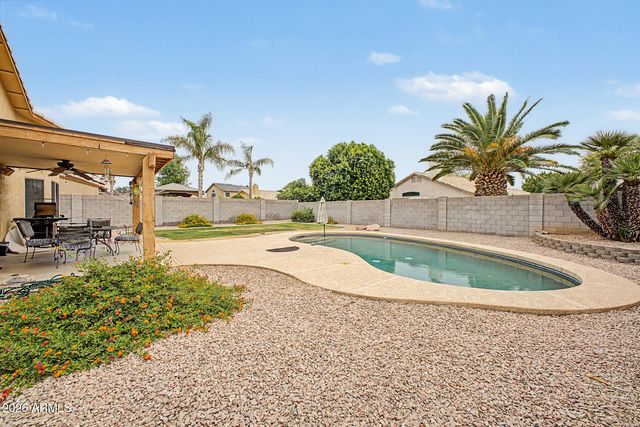8401 W LAUREL Lane, Peoria, AZ 85345