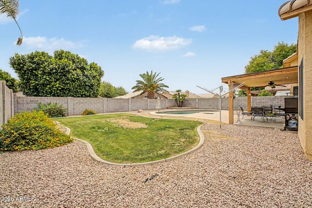 8401 W LAUREL Lane, Peoria, AZ 85345