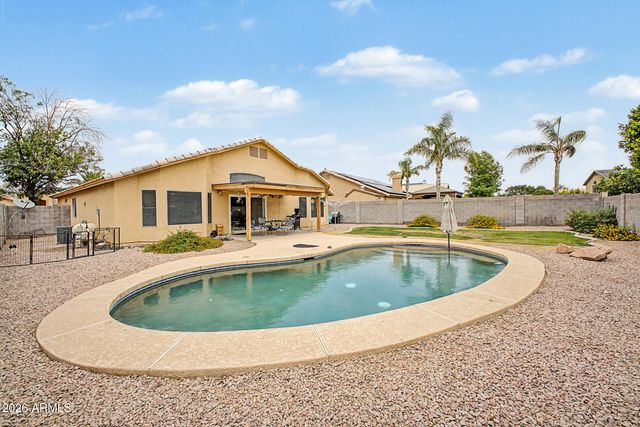 8401 W LAUREL Lane, Peoria, AZ 85345