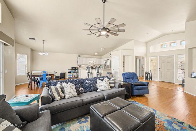 8401 W LAUREL Lane, Peoria, AZ 85345