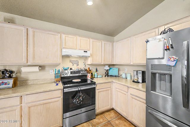 8401 W LAUREL Lane, Peoria, AZ 85345